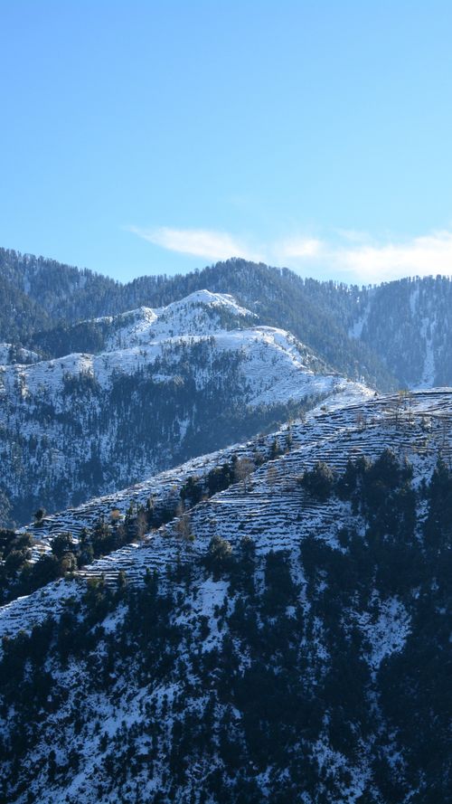 Free Majestic snow-covered mountain peaks under a bright blue sky, perfect for nature lovers. Stock Photo