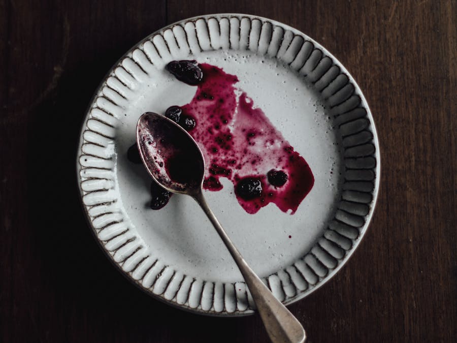 How many hours without food is considered an empty stomach?