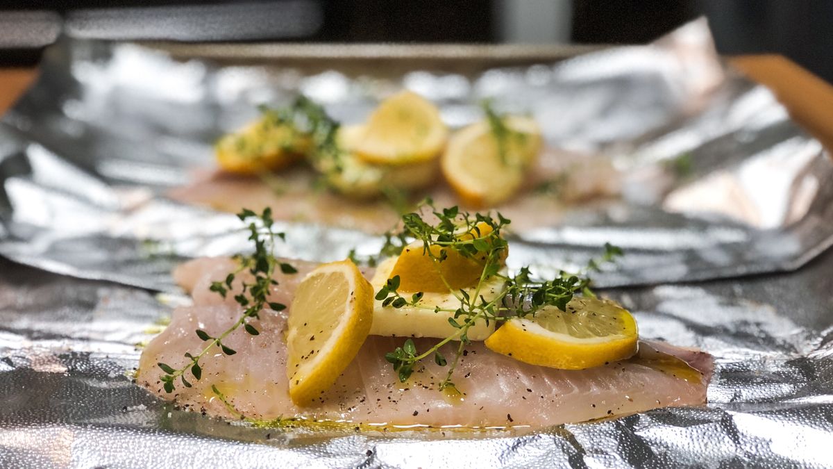 Baked salmon with lemon and thyme