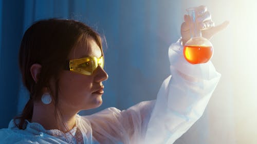 Free A Woman Doing an Experiment Stock Photo