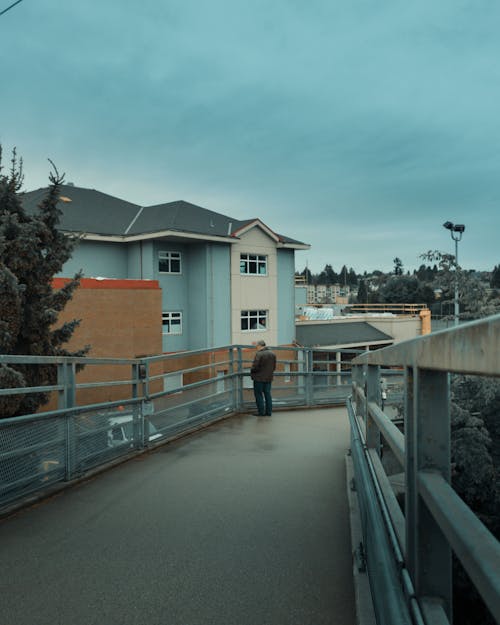 人, 人行天橋, 垂直拍摄 的 免费素材图片