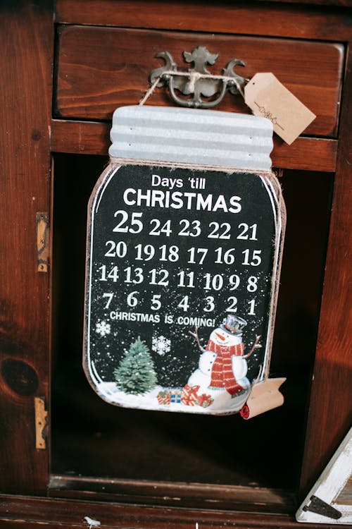 Free Decorative advent calendar with Christmas illustration in house Stock Photo