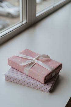 这款带丝带的优雅礼品盒，非常适合生日或特殊场合