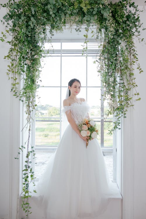 Free Portrait of a Bride Holding a Bouquet Stock Photo