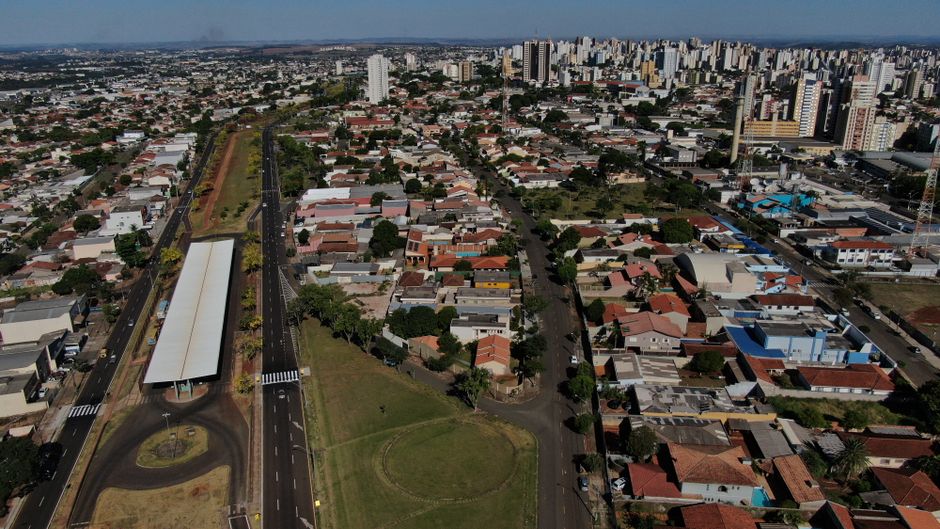 Dramatic aerial shot of Londrina’s cityscape showcasing urban development and housing.