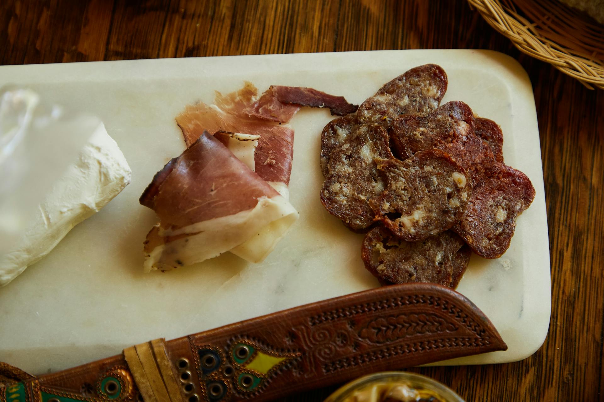 Top view of an appetizing charcuterie platter featuring salami slices and cheese, perfect for gatherings.