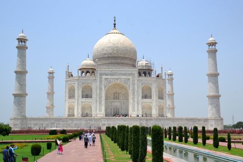 Free Iconic view of the Taj Mahal, the renowned marble mausoleum located in Agra, India. A UNESCO World Heritage Site. Stock Photo