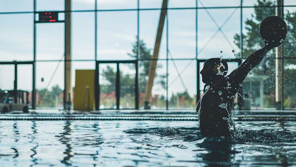 ¿Cuánto gana un jugador de waterpolo?