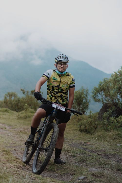 Free A cyclist navigates a foggy mountain trail, showcasing the spirit of adventure and outdoor sports. Stock Photo