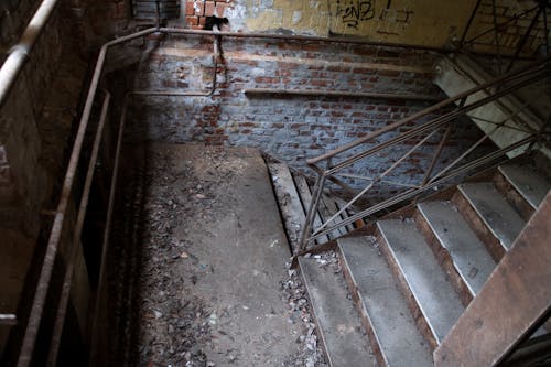 Free Бесплатное стоковое фото с бетонные лестницы, грязный, заброшенный Stock Photo