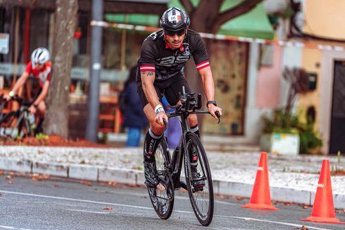 Free Cyclist competing in an urban road race, demonstrating focus and athleticism. Stock Photo