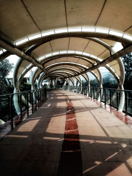 Free A modern, illuminated footbridge showcasing architectural beauty with a geometric pattern. Stock Photo
