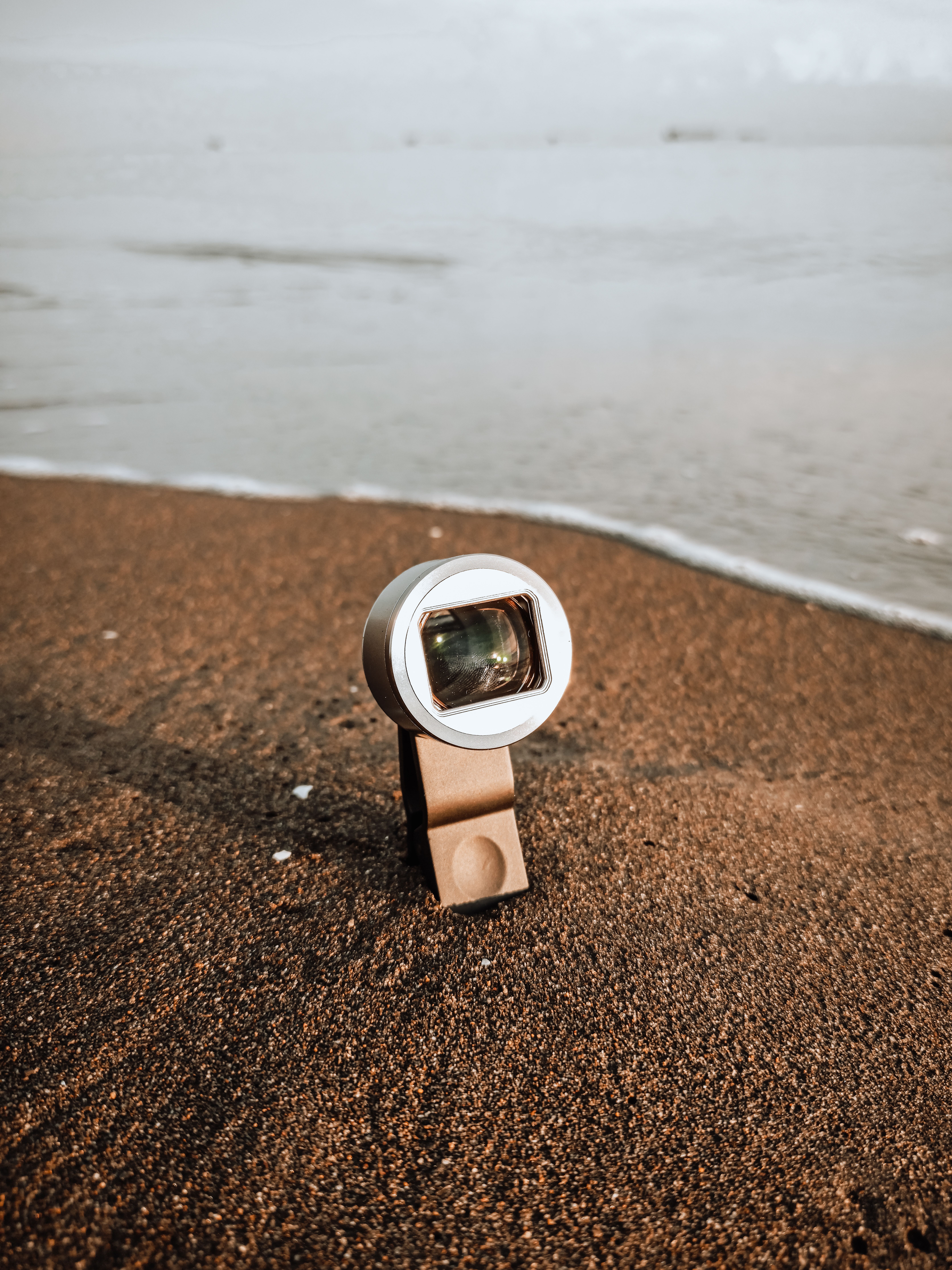 Modern device for video recording on sandy seacoast · Free Stock Photo