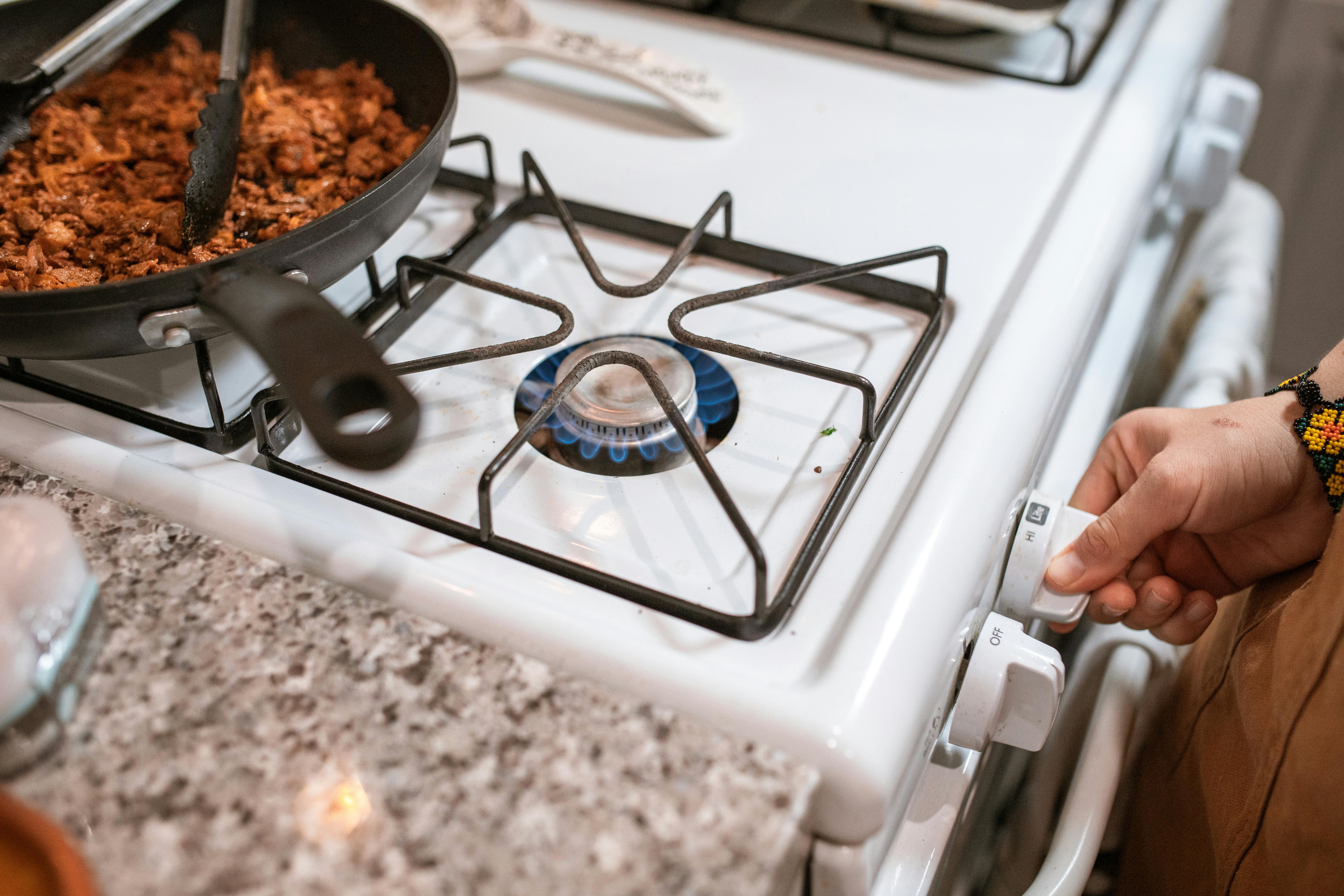 White and Black Gas Stove · Free Stock Photo