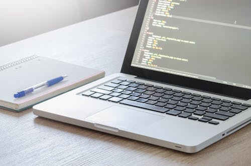 Δωρεάν στοκ φωτογραφιών με HTML, laptop, software