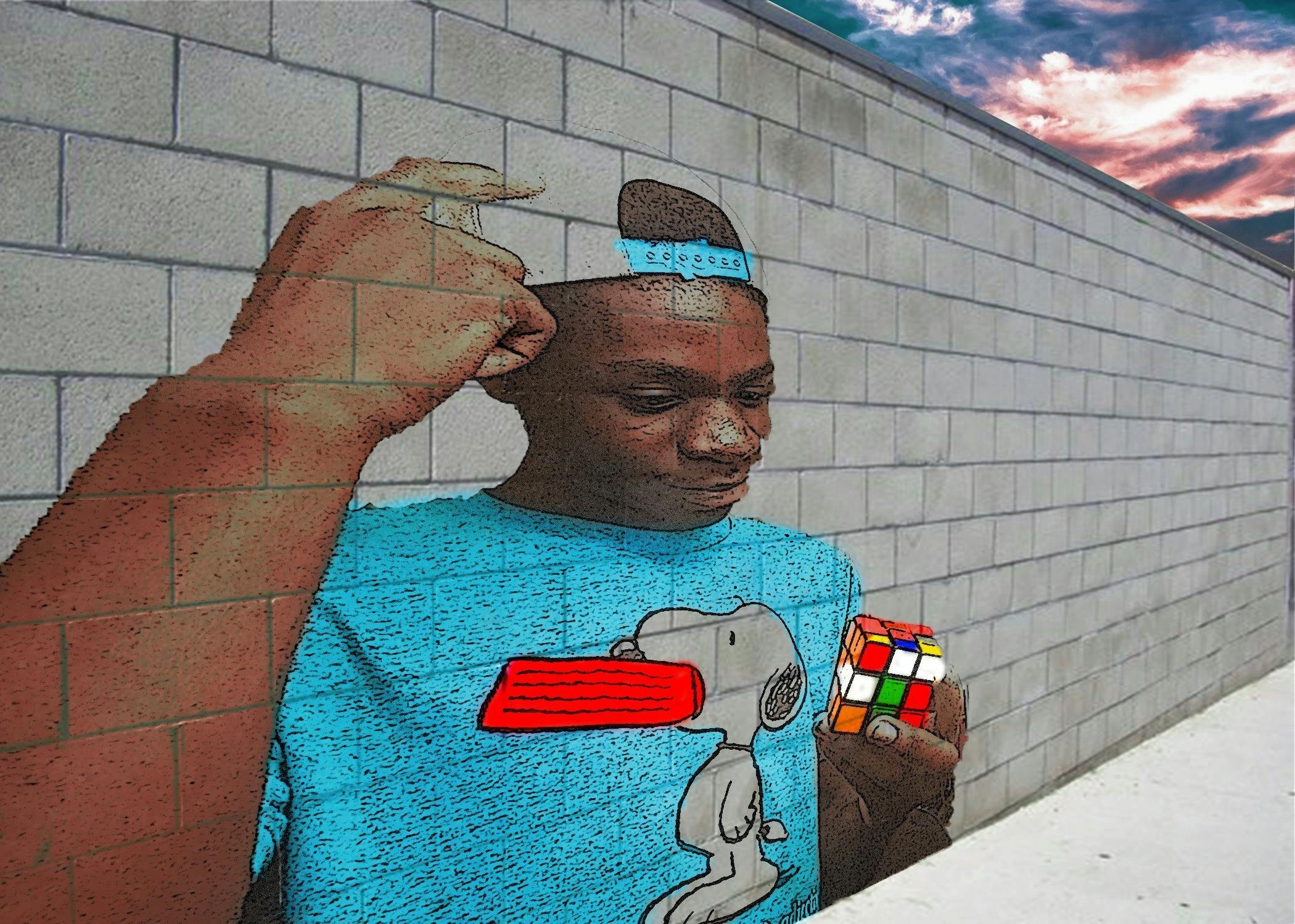 Người dùng sử dụng điện thoại để tìm kiếm vé máy bay