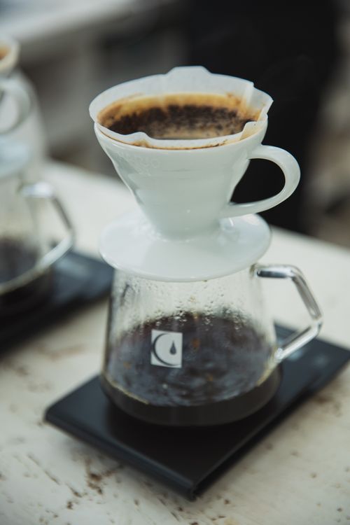 Free Making pour over coffee with filter dripper in light room with wooden table in daytime Stock Photo