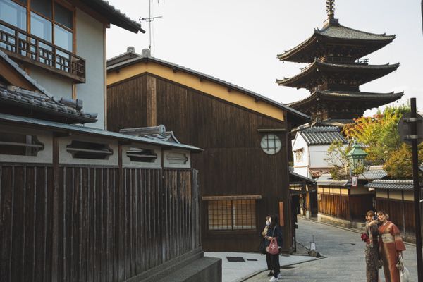 Quiet lane of wooden townhouses at dawn — photo by Ryutaro Tsukata on Pexels