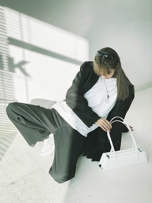 Free Stylish woman in oversize suit with handbag Stock Photo