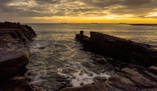 Immagine gratuita di acqua, bagnasciuga, crepuscolo