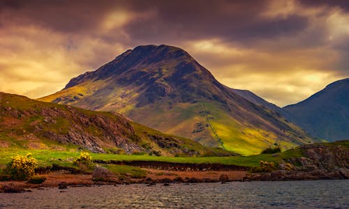 Green Mountain Near the Lake