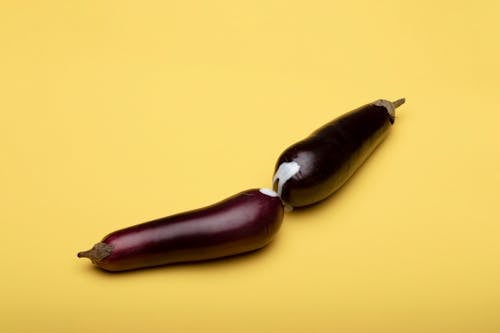 Foto d'estoc gratuïta de conceptual, fons groc, penis