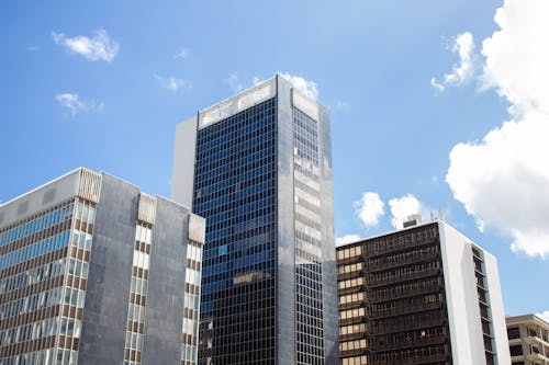 Foto profissional grátis de arquitetura, arranha-céu, centro da cidade