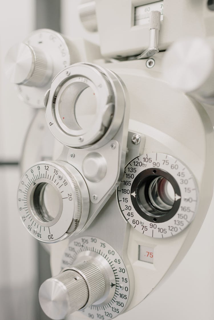 Optician Clinical Testing Machine In Hospital