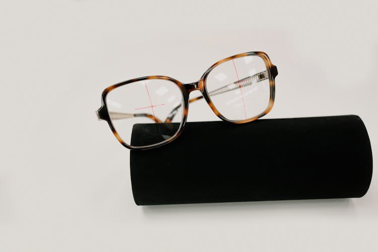 Trendy Eyeglasses With Spots On Black Case