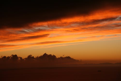 ゴールデンアワー, ドラマチックな空, 夕暮れの無料の写真素材