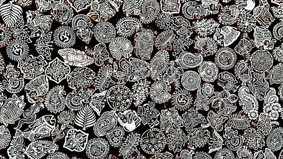 Dozens of carved pattern blocks arranged in rows - photo by Jatin Baghel on Pexels