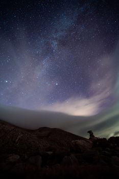 探索落基山脉希腊段令人惊叹的星空，领略宁静优美的天象