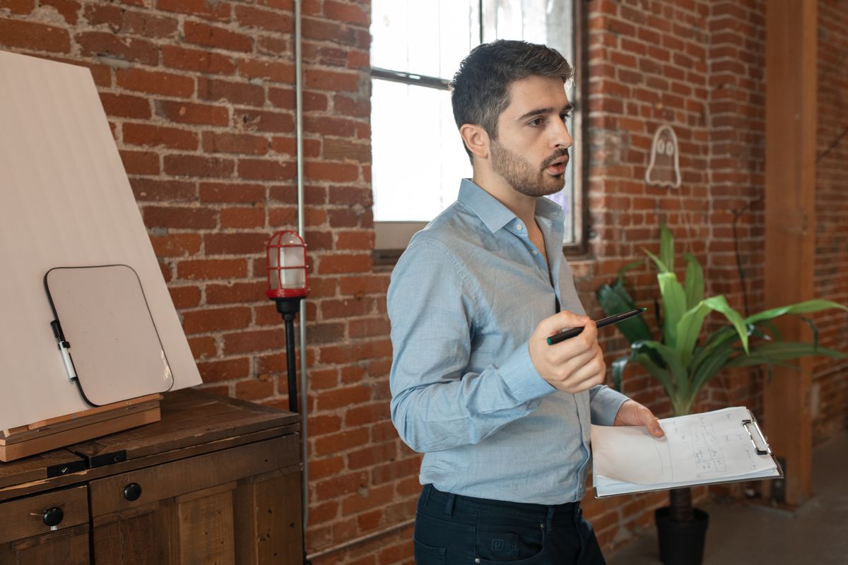 student moves in Whitwick — Loaded properly: blankets, straps and a plan in Whitwick