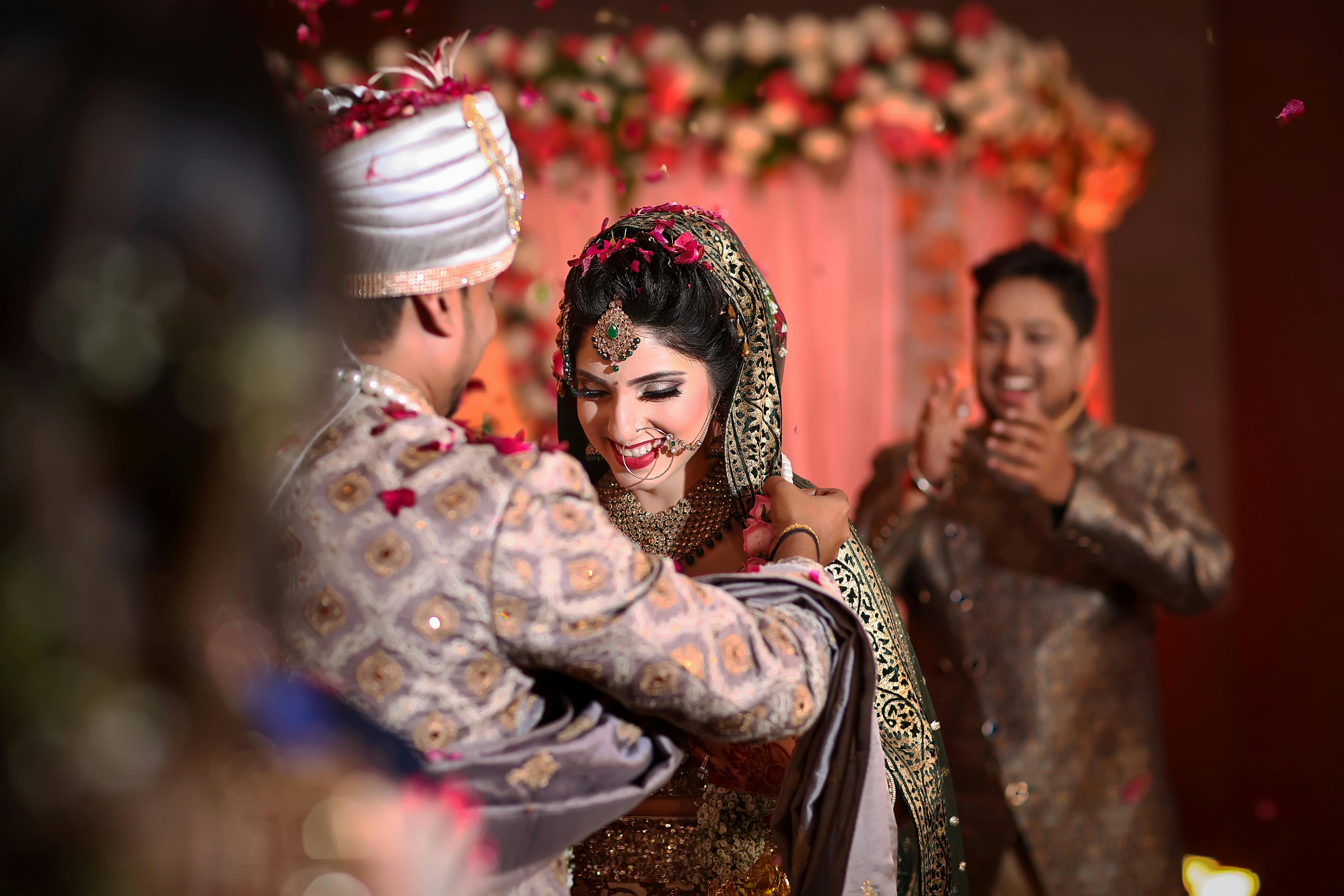Hindu Wedding Ritual Wherein Bride And Groom Hand Stock Photo - Download  Image Now - Culture of India, Wedding, India - iStock