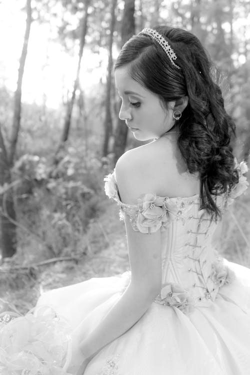 Free Grayscale Photo of Female Teenager Wearing Her Ball Gown Stock Photo