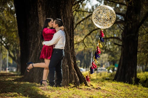 Photos gratuites de amour, ballon, beau couple