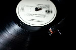 Turntable — Miguel Á. Padriñán on Pexels