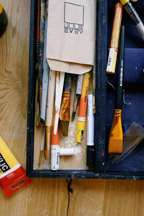 Free Artist case with assorted paint brushes on wood Stock Photo