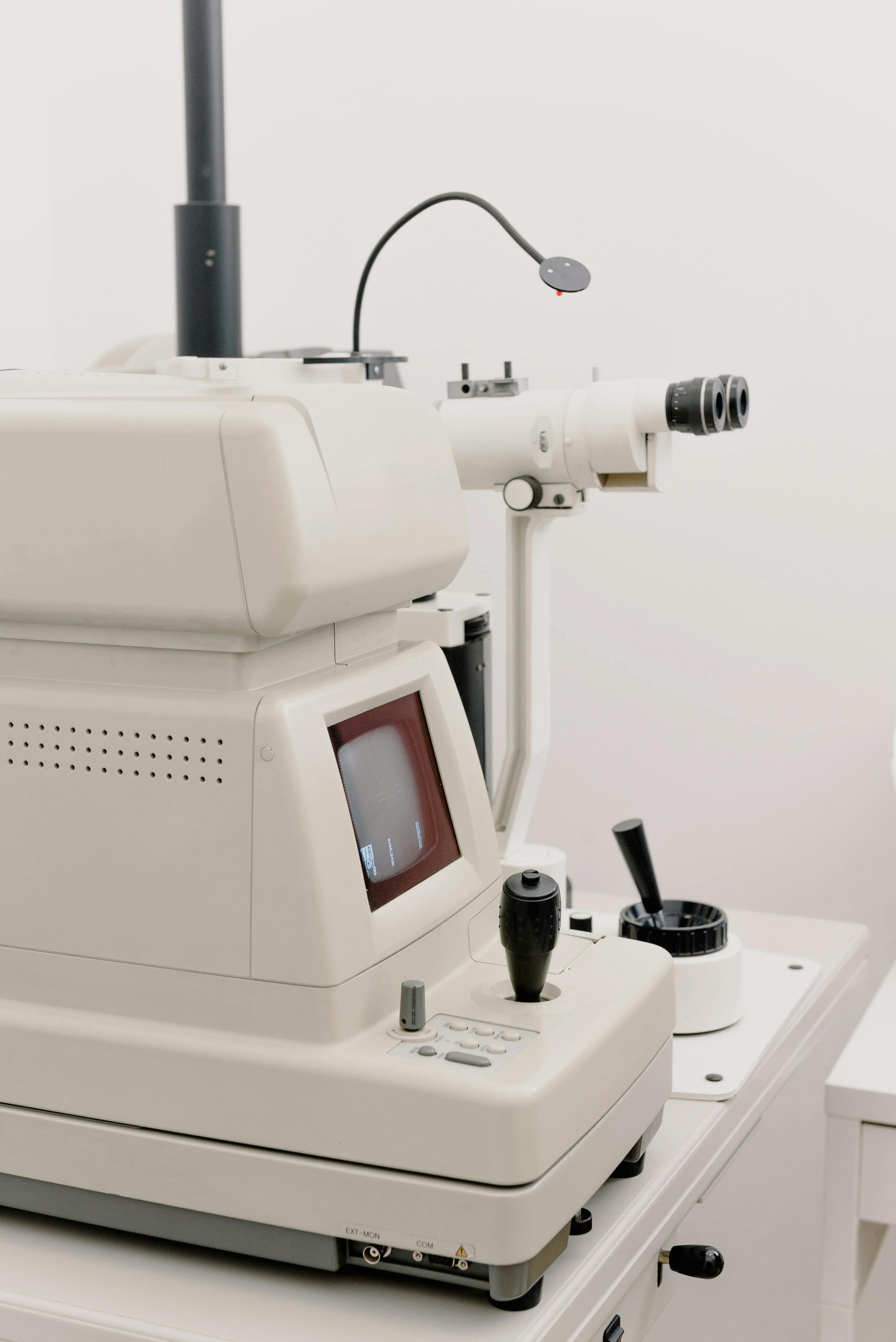 medical equipment with display and eyepieces