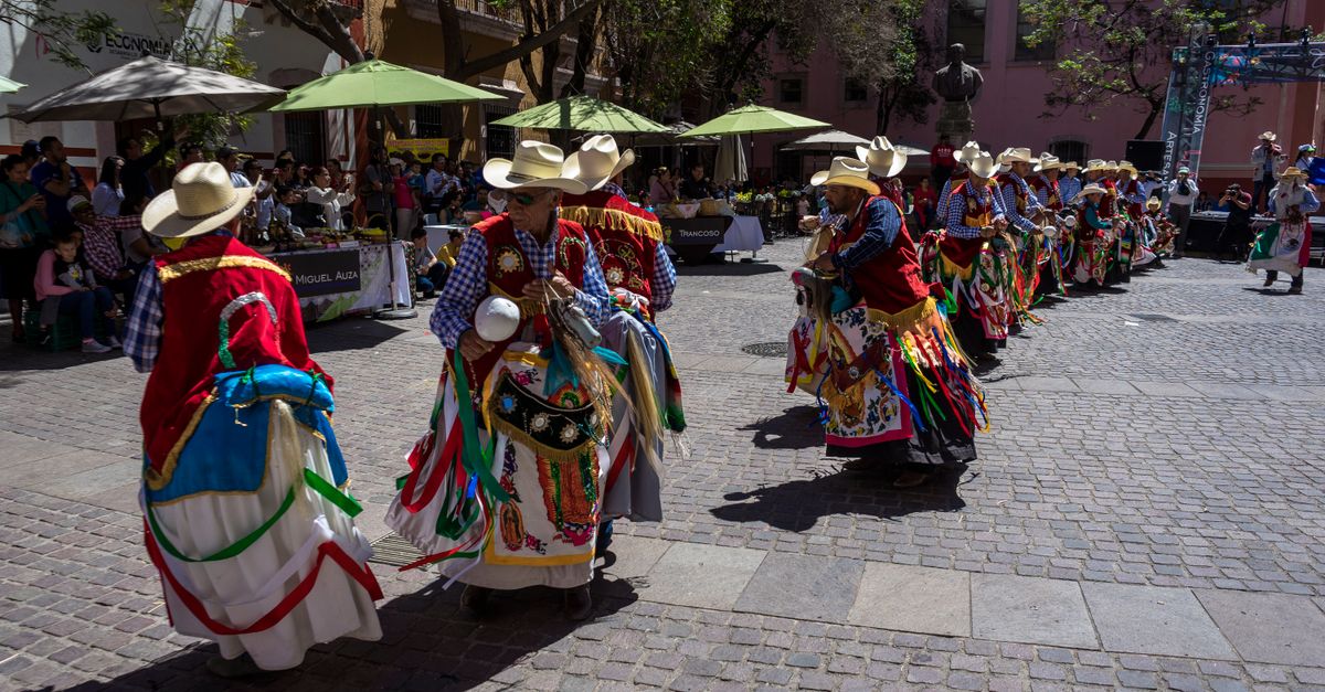 Cómo Aprender Español a Través de la Cultura Hispana
