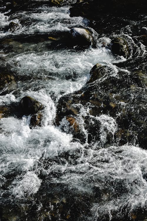 Water Waves Hitting Rocks