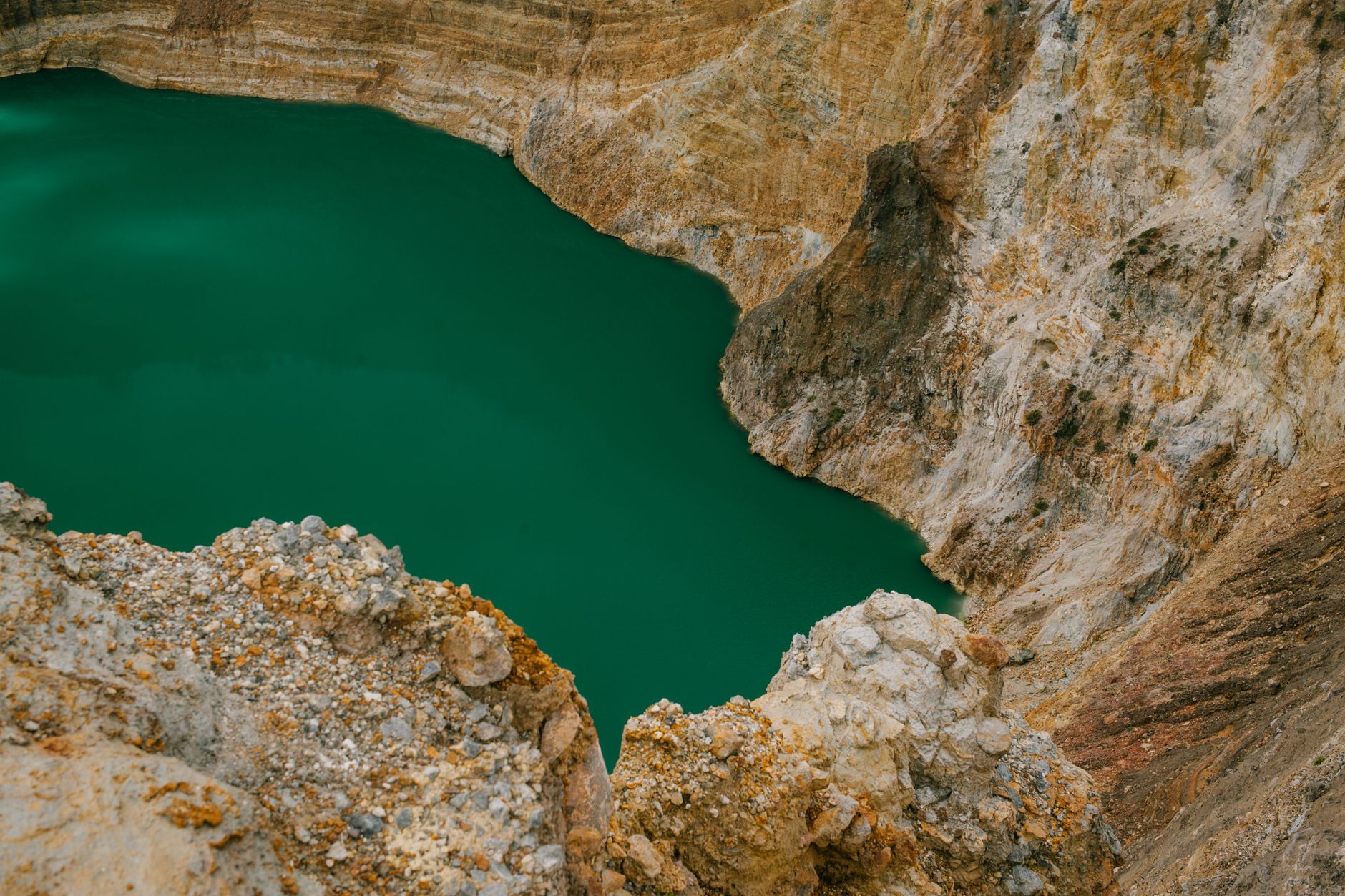 Danau Kelimutu Flores: Pesona Tiga Warna Ajaib yang Wajib Didatangi