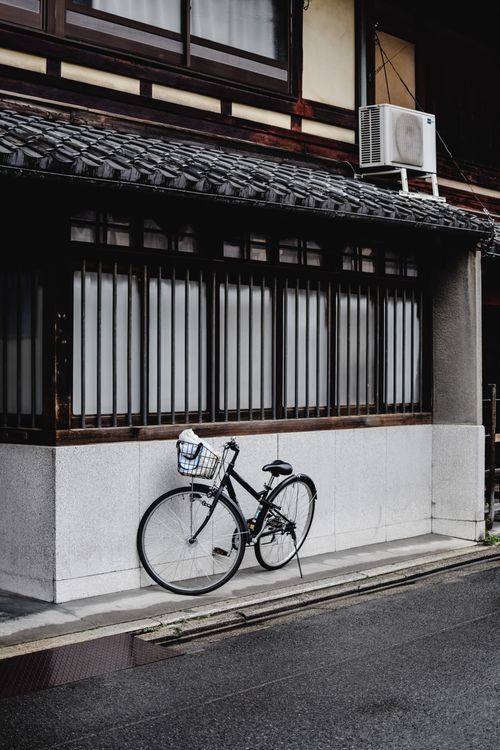Free Urban scene of a bicycle leaning against a traditional Japanese house in Tokyo. Stock Photo