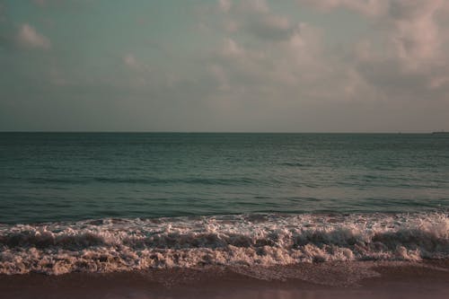 Základová fotografie zdarma na téma bílá obloha, moře, mořské vlny
