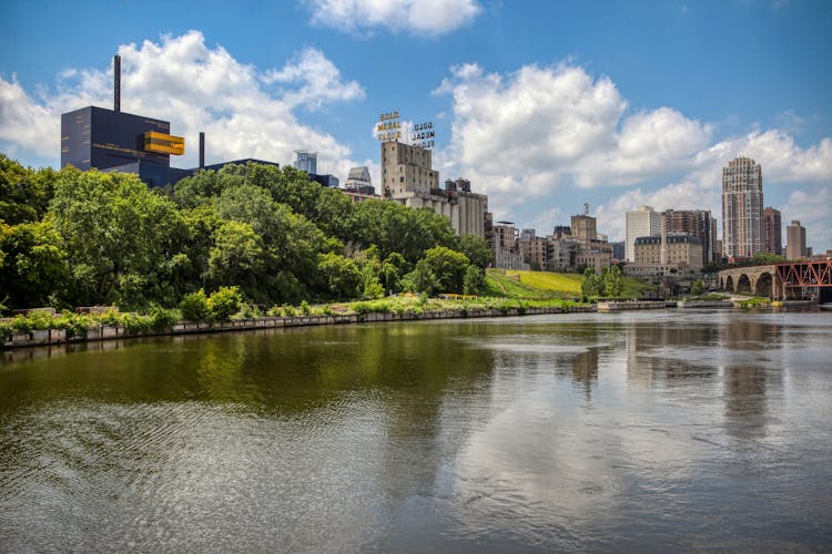 Mississippi River Beside The City 