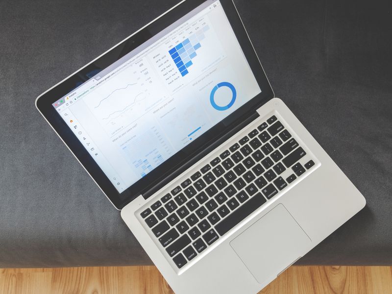 pexels-photo-577195 Upwork: IA Booste la Rentabilité au T2 2025 - Analyse et Perspectives