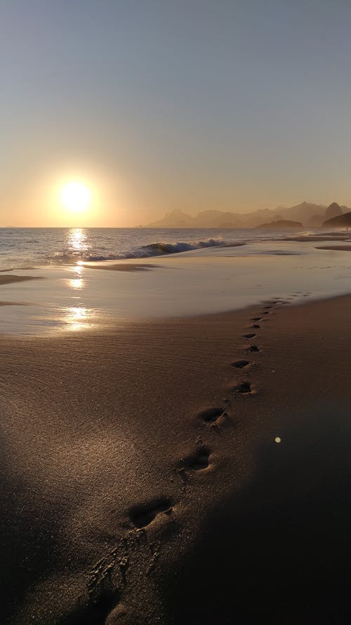 Foto d'estoc gratuïta de passos, platja, sol de vespre