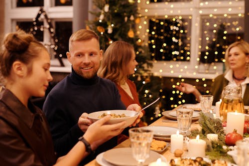 Keluarga Merayakan Makan Malam Natal