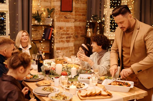 Keluarga Merayakan Makan Malam Natal