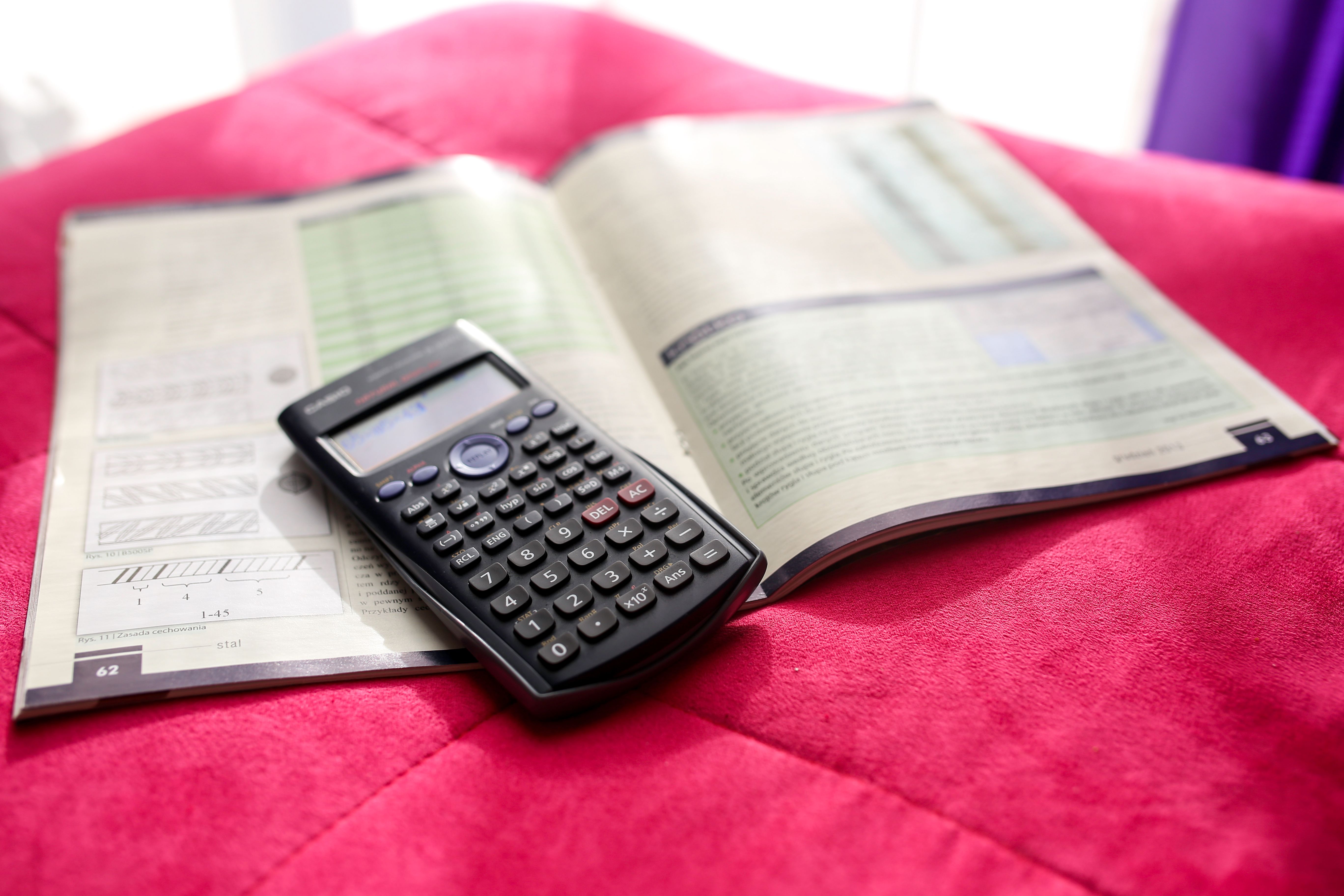 Foto Profissional Gr tis De Atividade Calculadora Calculando